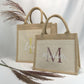 Detailaufnahme des hochwertigen Jutegewebes der personalisierten Tasche, ausgestattet mit einer praktischen Baumwolltasche für zusätzlichen Stauraum. Ideal für nachhaltige Geschenke oder als Jutebeutel mit Name.