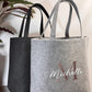 Personalisierte Tasche mit Name aus robustem Filz – perfekt als Freundschaftsgeschenk oder Mama Geschenkidee. Vielseitige Einkaufstasche und Reisetasche für Frauen, Mütter, Freundinnen oder Schwestern zum Geburtstag oder Ostern.