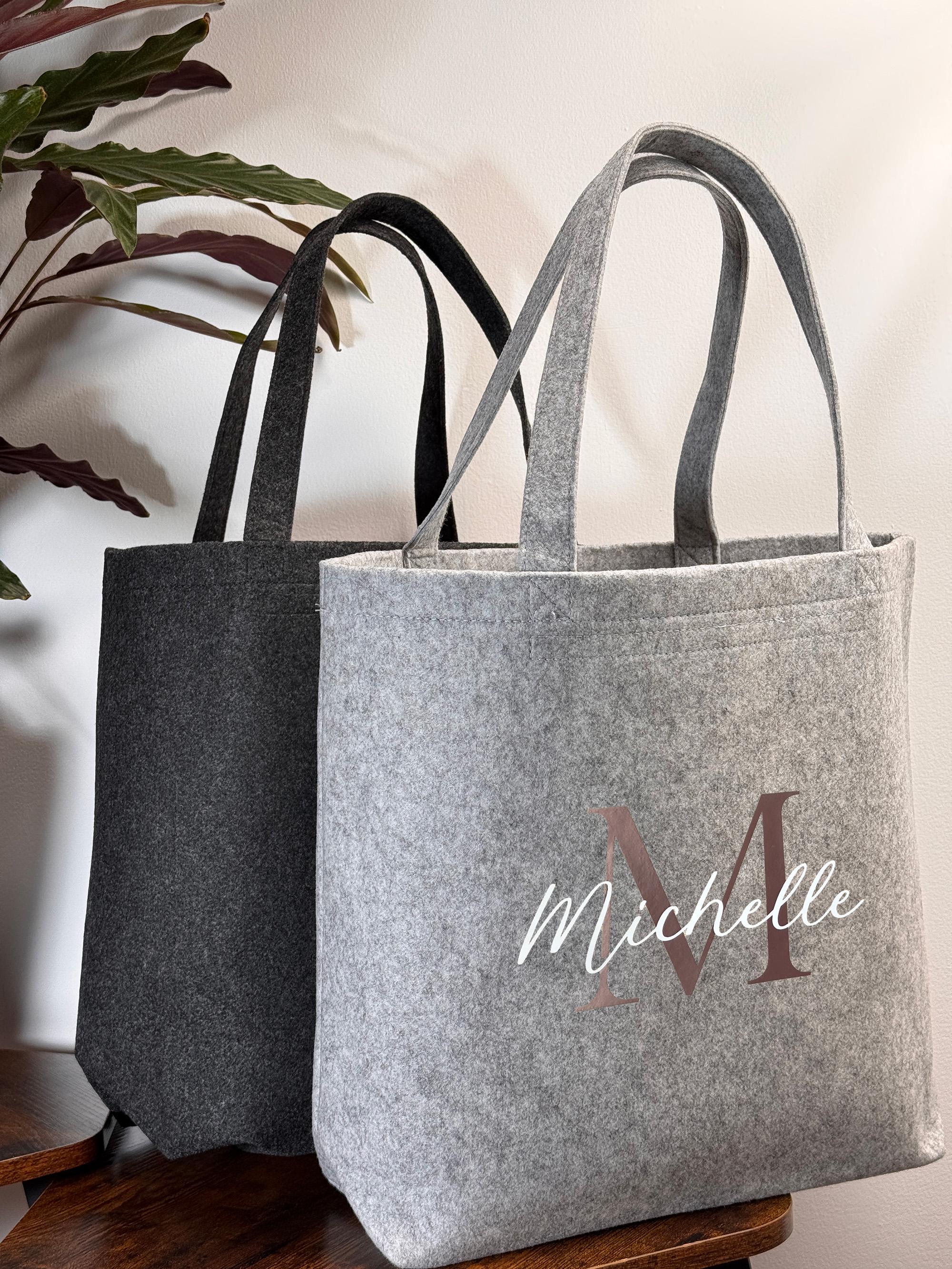 Personalisierte Tasche mit Name aus robustem Filz – perfekt als Freundschaftsgeschenk oder Mama Geschenkidee. Vielseitige Einkaufstasche und Reisetasche für Frauen, Mütter, Freundinnen oder Schwestern zum Geburtstag oder Ostern.