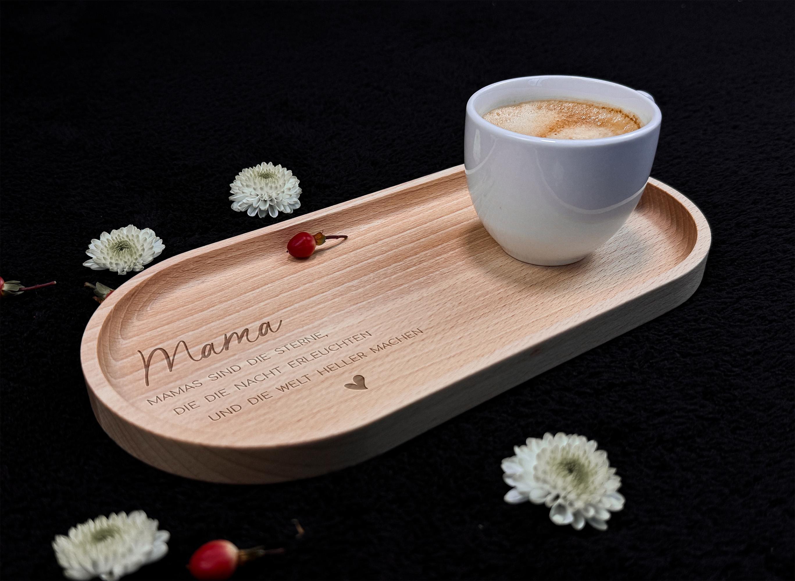 Elegantes und funktionelles Buchenholz-Tablett, das als personalisiertes Geschenk für deine Liebsten genutzt werden kann. Ideal für Frühstück, Snacks oder als dekoratives Element im Wohnzimmer. Das Hartwachs schützt das Holz und bewahrt seine Schönheit.