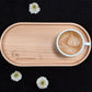 Elegantes und funktionelles Buchenholz-Tablett, das als personalisiertes Geschenk für deine Liebsten genutzt werden kann. Ideal für Frühstück, Snacks oder als dekoratives Element im Wohnzimmer. Das Hartwachs schützt das Holz und bewahrt seine Schönheit.