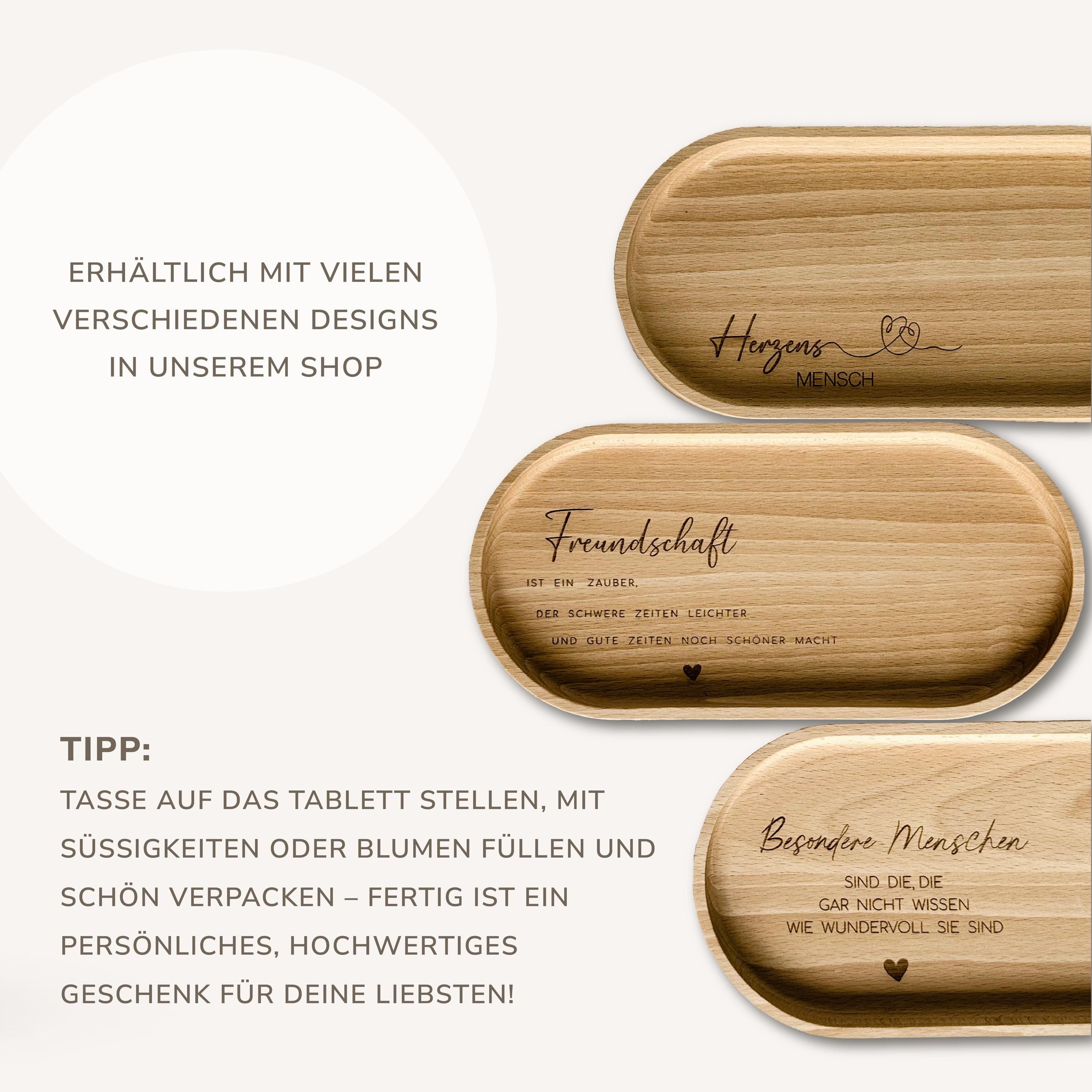 Buchenholz-Tablett in natürlicher Optik, ideal für das Servieren von Snacks oder als Geschenkidee für Mama, Schwester oder Freunde. Mit einer Behandlung aus Hartwachs ist das Tablett langlebig und pflegeleicht, perfekt für den täglichen Gebrauch.