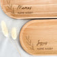 Buchenholz-Tablett in natürlicher Optik, ideal für das Servieren von Snacks oder als Geschenkidee für Mama, Schwester oder Freunde. Mit einer Behandlung aus Hartwachs ist das Tablett langlebig und pflegeleicht, perfekt für den täglichen Gebrauch.