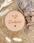 Gefülltes Vorratsglas mit Nüssen und individueller Gravur auf dem Glas. Eine nachhaltige und dekorative Geschenkidee für Küche und Alltag. Mit Holzdeckel, ideal für kleine Geschenke zu Ostern, Nikolaus oder als liebevolle Aufmerksamkeit für Freunde und Familie. Ostern Weihnachten Muttertag.  Vorratsglas Keksdose Vorratsdose Personalisiert mit Gravur. 
Ostern Weihnachten Muttertag.
Abschiedsgeschenk  Kollegin Erzieherin