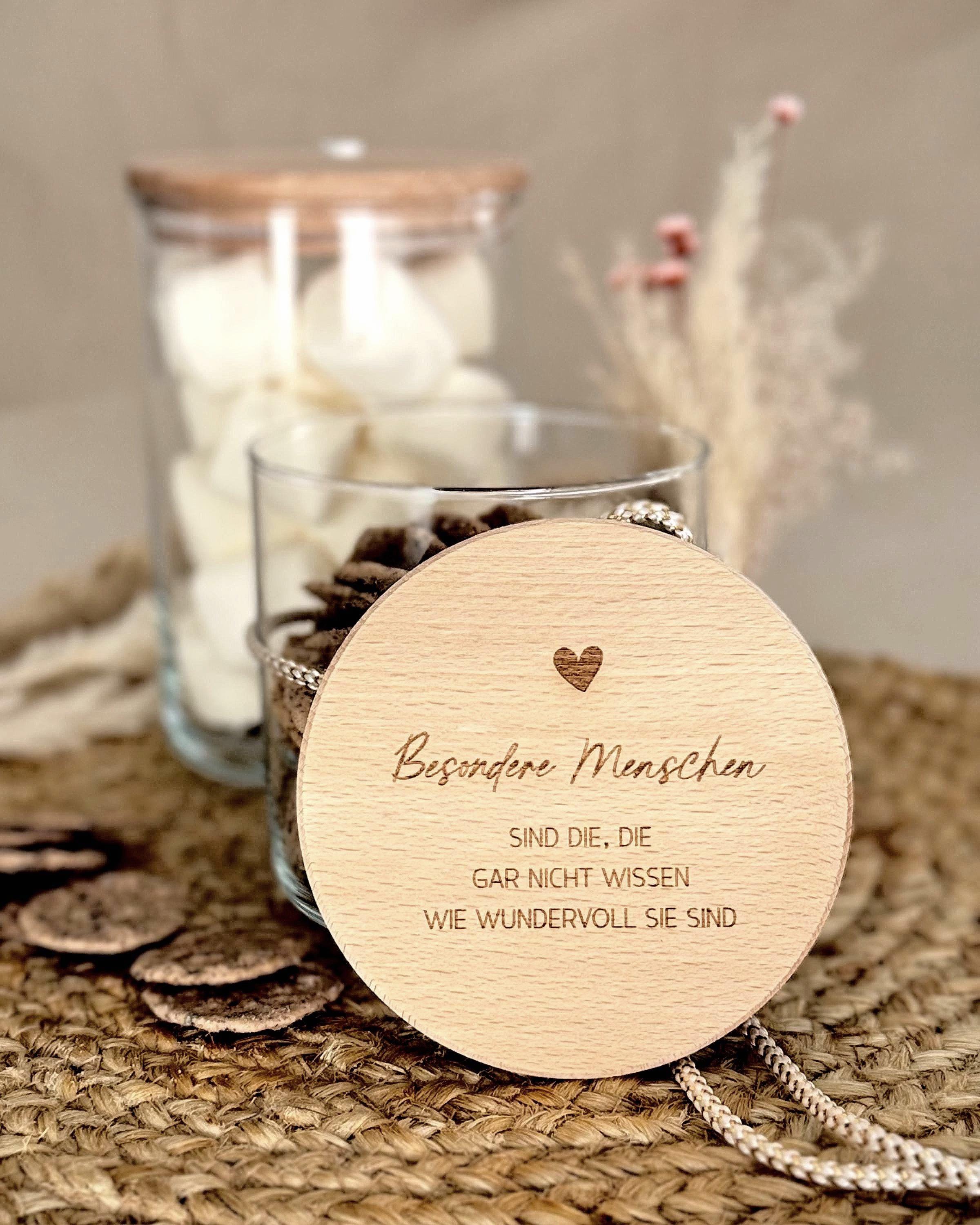 Personalisiertes Vorratsglas als Geschenk für besondere Menschen – perfekt für Geburtstage, Weihnachten oder Ostern. Kleine Aufmerksamkeit für beste Freundin, Lieblingsmensch oder Mama. Mit Gravur, 3D Herz, Holzdeckel und nachhaltigem Design. Ideal zum Befüllen und als Erinnerung. Vorratsglas Keksdose Vorratsdose Personalisiert . 
Ostern Weihnachten Muttertag.
Abschiedsgeschenk  Kollegin Erzieherin