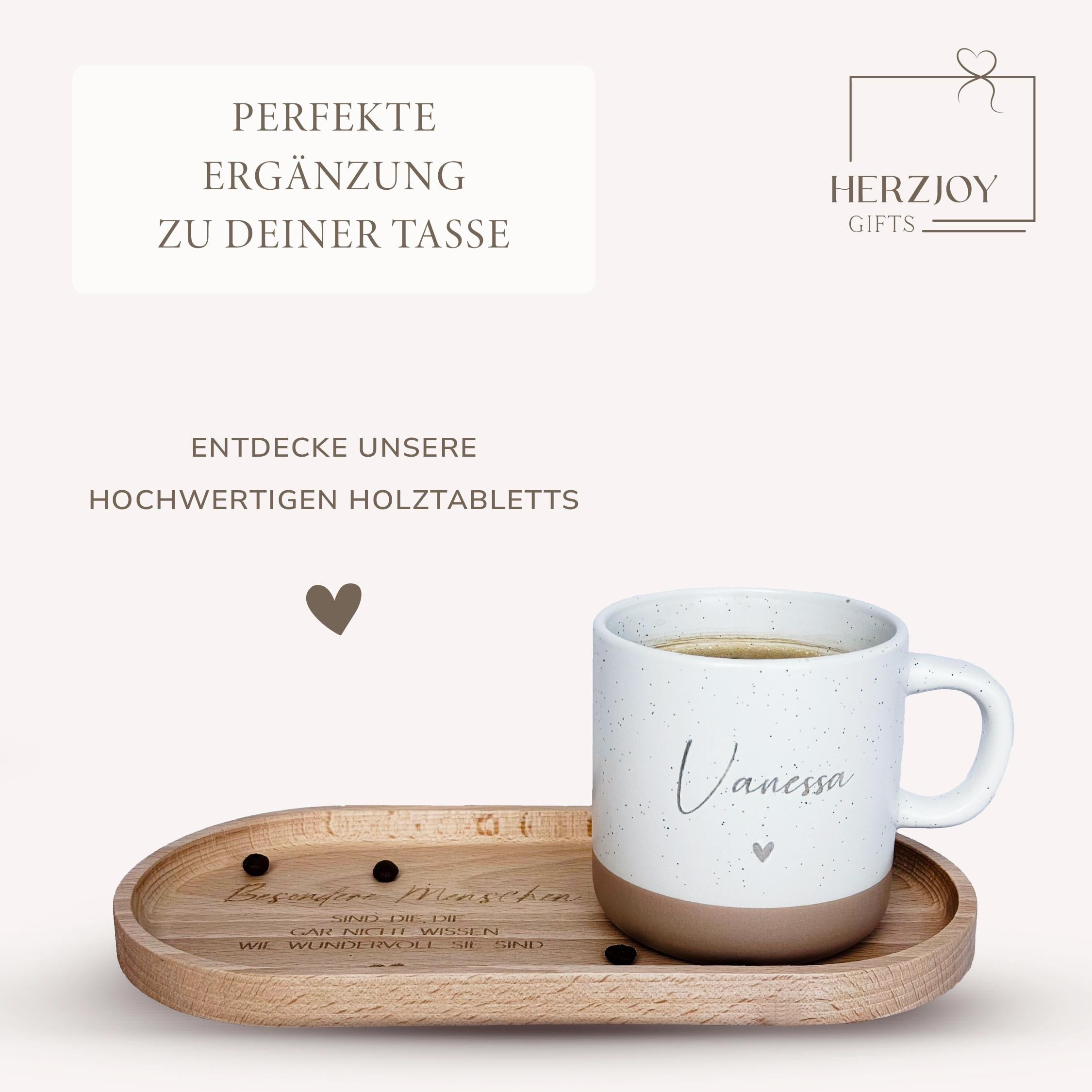 Weihnachtsgeschenk für Mama oder Papa – personalisierte Keramiktasse mit Gravur von Namen und Herzmotiv. Diese Tasse ist das perfekte Geschenk zum Muttertag, Vatertag, Geburtstag oder Ostern. Geeignet für Eltern, Großeltern, Frauen oder Männer. Hochwertige Gravur, spülmaschinenfest und langlebig. Ein einzigartiges Geschenk, das Liebe und Wertschätzung ausdrückt.