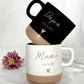 Keramiktasse personalisiert mit Namen – ideales Geschenk zum Muttertag, Vatertag, Geburtstag oder zu Weihnachten. Hochwertige Gravur mit Herz macht diese Tasse zu einem besonderen Erinnerungsstück. Perfekt für Mama, Papa, Oma oder Opa. Das Tassen-Set ist eine wundervolle Geschenkidee für Eltern und Großeltern, die Kaffee oder Tee lieben und eine persönliche Überraschung schätzen.