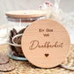 Vorratsglas personalisiert, gefüllt mit Keksen und versiegelt mit einem stilvollen Holzdeckel. Schön als dekoratives Keksglas mit Gravur für die Küche oder als Geschenk für Oma, Tante oder Mama. Praktisch und liebevoll – ein Glas für Genussmomente mit persönlicher Note. Ostern Weihnachten Muttertag.  Vorratsglas Keksdose Vorratsdose Personalisiert mit Gravur. 
Ostern Weihnachten Muttertag.
Abschiedsgeschenk  Kollegin Erzieherin