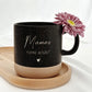 Personalisierte Tasse mit Name und passendem Holztablett als Geschenk-Set. Ideal für besondere Menschen, Freundin, Frau oder Kollegin zum Geburtstag, zu Weihnachten, Nikolaus oder Ostern. Die matte, gesprenkelte Keramiktasse mit 360 ml Fassungsvermögen in Beige passt perfekt zum hochwertig geölten Tablett aus Buchenholz mit Namensgravur. Schönes Geschenk für Freundschaft & Familie. steingut tasse