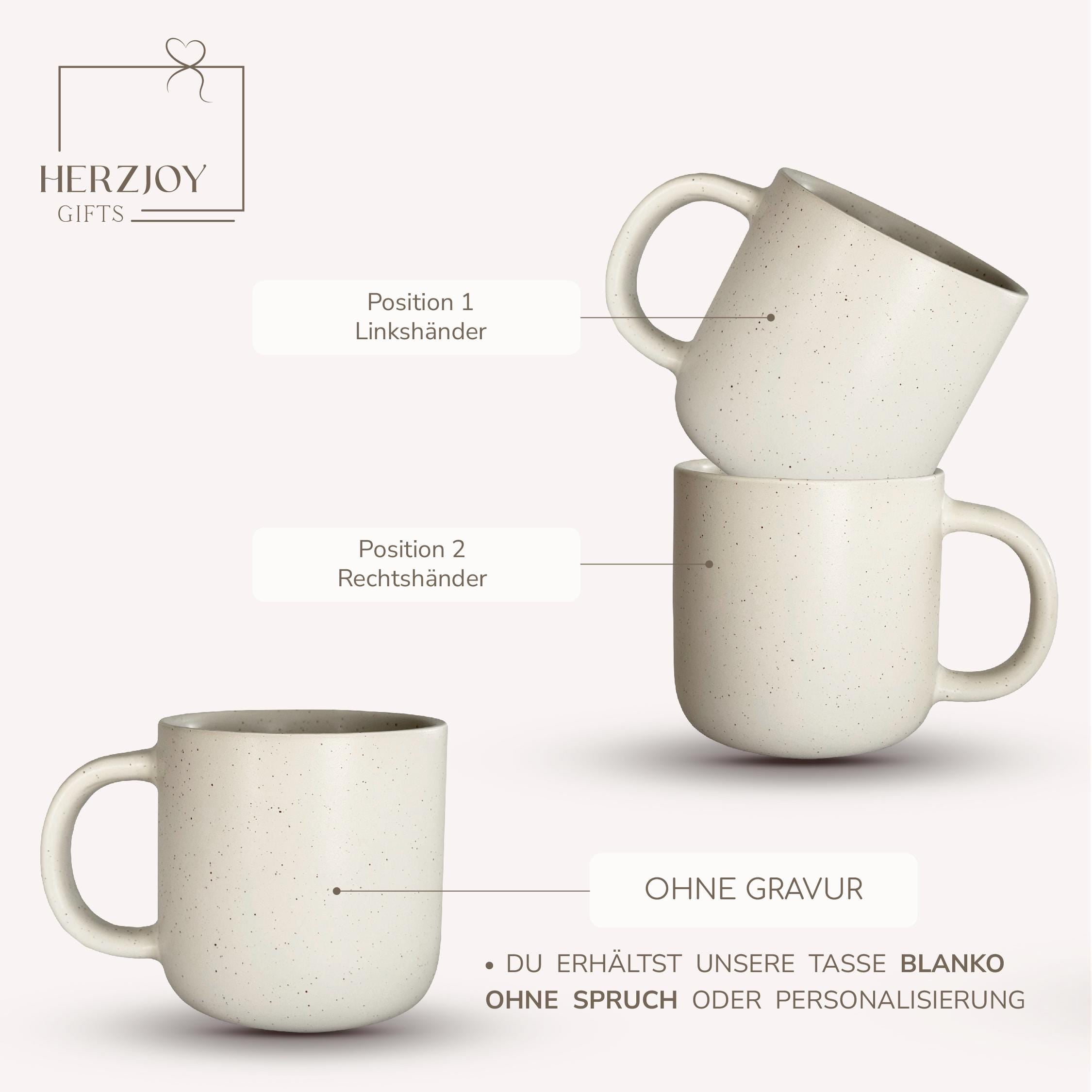 Hochwertige Keramiktasse mit Holztablett aus Buchenholz. Mattes Finish, robust und pflegeleicht. Mikrowellen- und spülmaschinengeeignet. Liebevoll graviert und personalisiert. Steingut Tasse. Personalisierte Geschenke