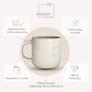 Obenansicht eines personalisierten Tassen-Sets: beige Keramiktasse mit Name auf graviertem Holztablett. Modernes, minimalistisches Design, perfekt als Geschenkidee für besondere Menschen. Steingut Tasse . Geschenk für Herzensmensch und Lieblingsmensch