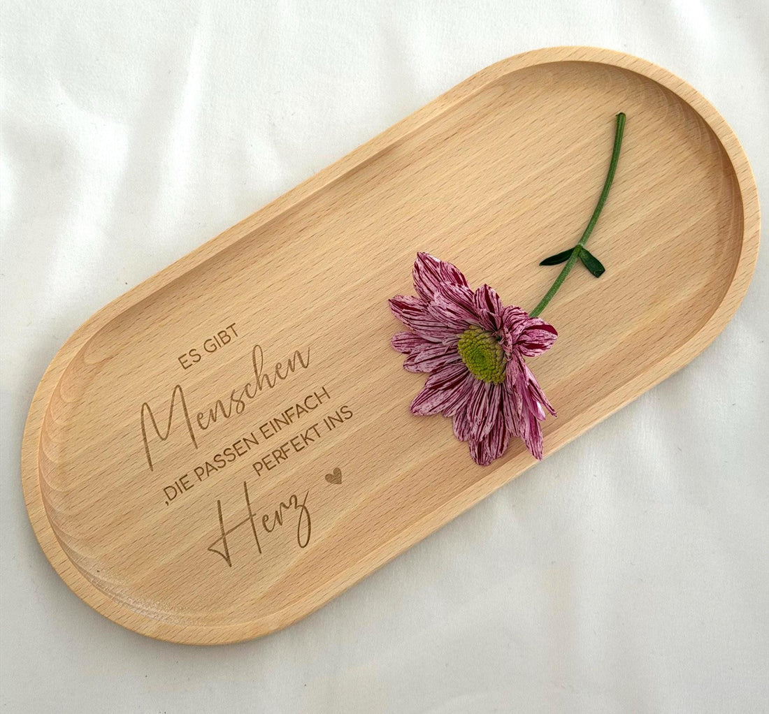 Dieses Buchenholz-Tablett eignet sich perfekt als einzigartiges Geschenk für Frauen und Männer zu Anlässen wie Ostern, Geburtstagen oder Freundschaftsfeiern. Mit einer natürlichen Holzstruktur und einer pflegeleichten Hartwachs-Beschichtung für langanhaltenden Gebrauch.