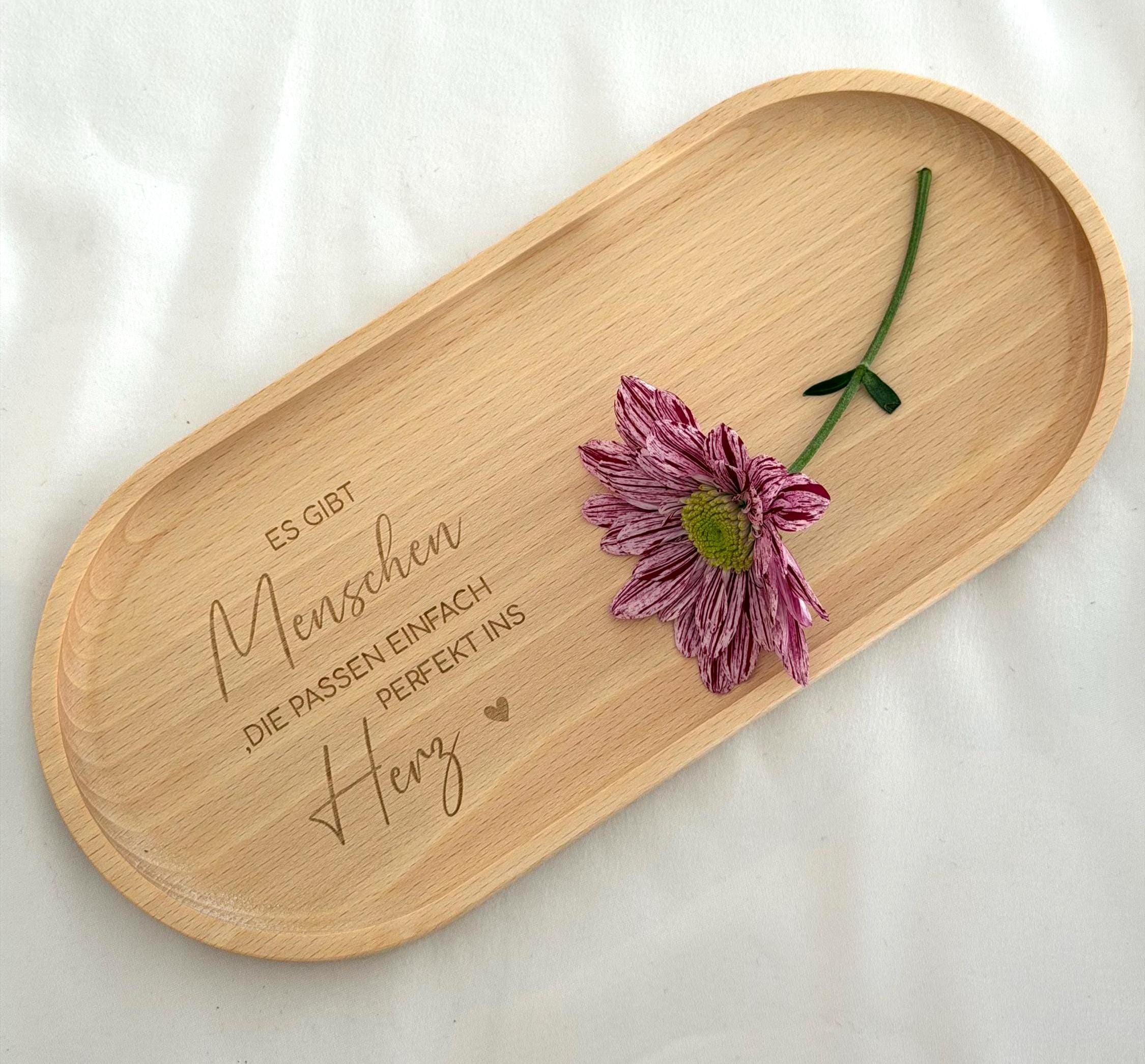 Dieses Buchenholz-Tablett eignet sich perfekt als einzigartiges Geschenk für Frauen und Männer zu Anlässen wie Ostern, Geburtstagen oder Freundschaftsfeiern. Mit einer natürlichen Holzstruktur und einer pflegeleichten Hartwachs-Beschichtung für langanhaltenden Gebrauch.