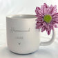Personalisierte Tasse mit Name und Holztablett – stilvolles Geschenkset für Freundin oder Kollegin. Keramiktasse in Beige mit gesprenkeltem Muster, kombiniert mit graviertem Buchenholz-Tablett. Perfekt als Geburtstagsgeschenk, Weihnachtsgeschenk oder liebevolles Mitbringsel für besondere Menschen. Steingut Tasse . Geschenk für Herzensmensch und Lieblingsmensch