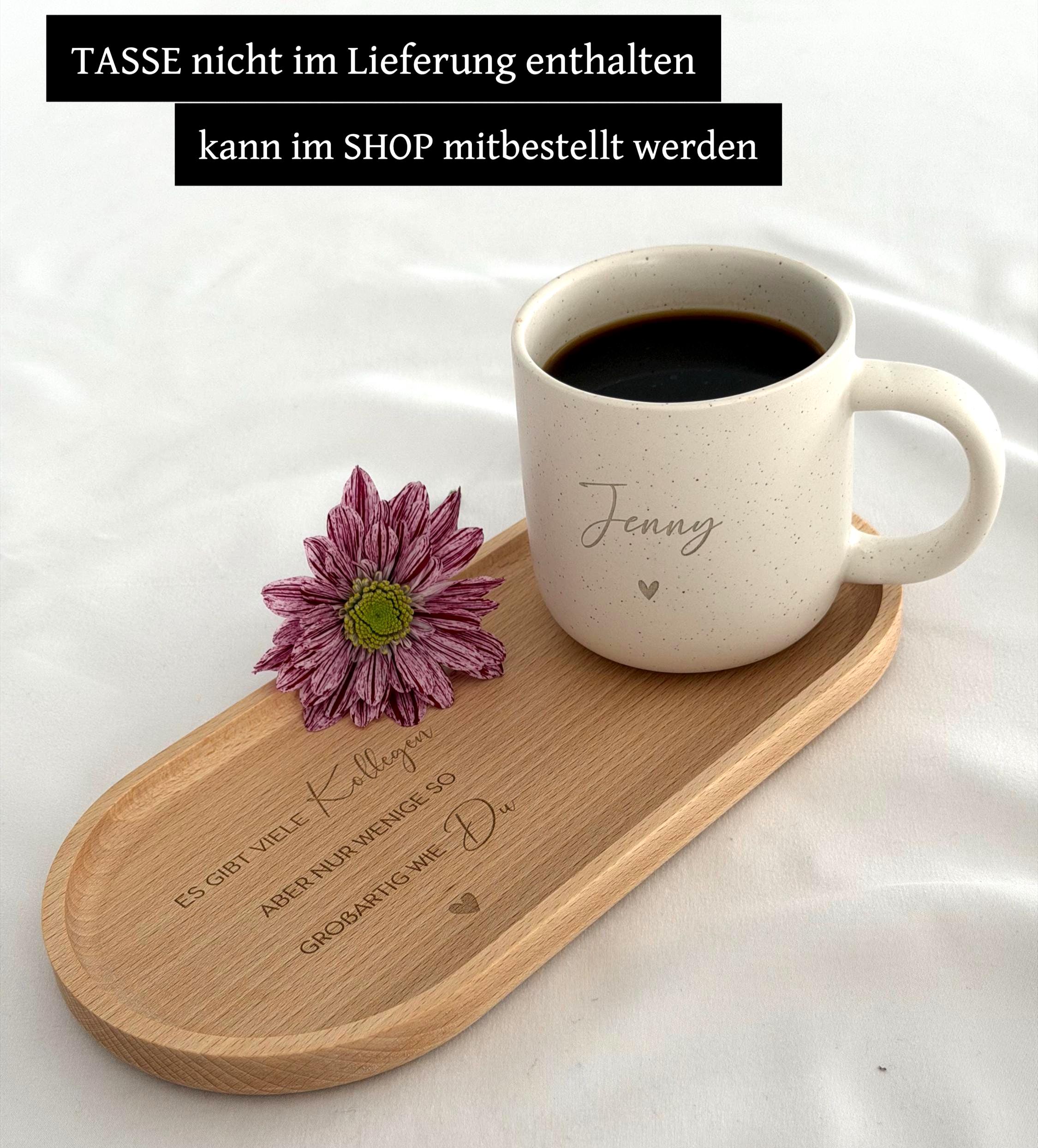 Praktisches Buchenholz-Tablett mit natürlicher Holzmaserung, ideal für das Servieren von Snacks oder als persönliche Überraschung zu Ostern, Geburtstagsfeiern oder als Freundschaftsgeschenk. Hergestellt aus nachhaltigem Buchenholz und mit Hartwachs beschichtet.