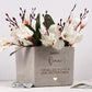 Personalisierter Blumentopf mit liebevoller Gravur als Geschenk für Mama oder Oma. Perfekt für Weihnachten, den 60. Geburtstag oder Muttertag. Zeigt hochwertige Keramik in Betonoptik mit individuellem Spruch „Danke Mama“ oder „Danke Oma“. Ideal als dekorativer Blumentopf für kleine Pflanzen, Kräuter oder Blüten. Ein emotionales, persönliches Geschenk für besondere Frauen.
