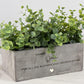 Personalisiertes Geschenk für Mama oder Oma: Blumentopf mit individueller Gravur. Ideal für Muttertag, Weihnachten oder als Geburtstagsgeschenk. Betonähnliche Keramikoberfläche, langlebig und dekorativ. Perfekt geeignet für Kräuter, Blumen oder kleine Zimmerpflanzen. Ein emotionales Geschenk mit persönlicher Note.