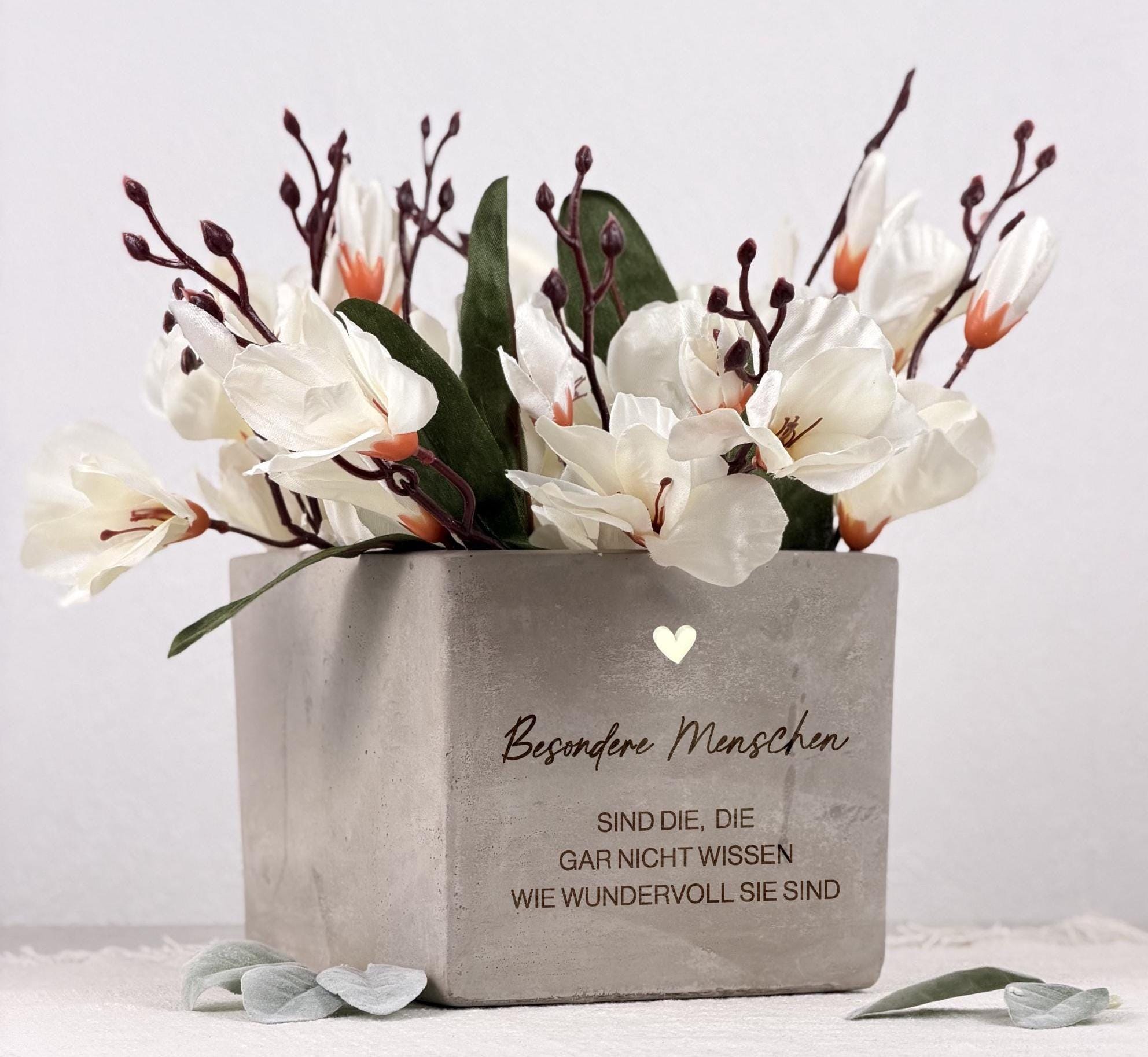 Personalisierter Blumentopf mit Name, perfekte Geschenkidee für Freundin, Schwester oder Sisi. Geeignet für Geburtstag, Weihnachten oder als kleines Dankeschön. Zeigt modernes, liebevolles Design mit hochwertiger Gravur – ideal für Frauen und besondere Menschen, die man schätzt.