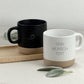 Kaffeetasse personalisiert mit Wunschgravur, stilvoll fotografiert als hochwertiges Geschenk für besondere Menschen. Ideal für Weihnachten, Muttertag, Valentinstag oder Geburtstag. Diese gravierte Keramiktasse ist perfekt für Freundin, Mama, Oma oder Kollegin. Die sorgfältige Gravur sorgt für ein langlebiges Ergebnis, während die moderne Ästhetik der Tasse jedes Ambiente verschönert. Ein personalisiertes Geschenk voller Gefühl und Bedeutung.