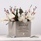 Personalisierter Blumentopf als Freundschaftsgeschenk für beste Freundin, mit individueller Gravur des Namens und liebevollem Spruch. Perfekt als Weihnachtsgeschenk oder Geburtstagsgeschenk für Frauen, dekoriert mit einer kleinen Pflanze. Modernes Design, ideale Geschenkidee für Freundin, Schwester oder Sisi, um Wertschätzung und Verbundenheit auszudrücken.