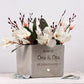 Hochwertiger personalisierter Blumentopf als Geschenk für Oma und Opa, verziert mit dem emotionalen Spruch „Glück ist Oma und Opa wie euch zu haben“. Ideal als Geburtstagsgeschenk, Muttertagsgeschenk oder Weihnachtsgeschenk. Der Blumentopf bietet Platz für individuelle Namen und eignet sich perfekt als Deko im Wohnzimmer, der Küche oder dem Balkon. Ein schönes, persönliches Geschenk für Großeltern, die besondere, bedeutungsvolle Erinnerungsstücke mögen.