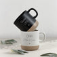 Personalisierte Keramiktasse mit Name und Gravur als liebevolles Geschenk für Mama, Papa, Oma oder Opa. Die hochwertige Kaffeetasse eignet sich perfekt für den täglichen Kaffee, Tee oder Cappuccino und überzeugt durch ihr zeitloses, schlichtes Design. Ideal als Geburtstagsgeschenk für Eltern, Geschenk zum Muttertag oder Vatertag. Durch die individuelle Personalisierung wird jede Tasse zu einem einzigartigen Erinnerungsstück, das Emotionen weckt und im Alltag Freude bereitet.