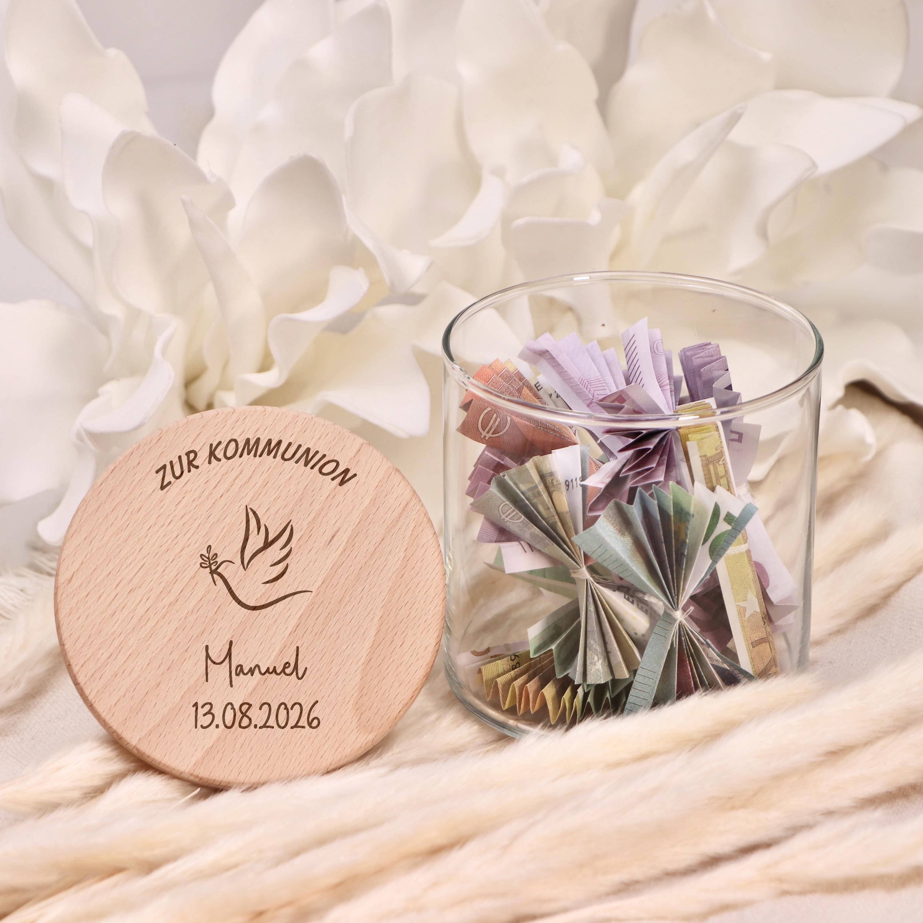 Liebevoll gestaltetes personalisiertes Taufgeschenk mit Name, eine besondere Geschenkidee zur Taufe für Mädchen und Jungen. Ideal für Patenkind, Eltern oder Großeltern, zeitloses Design als emotionale Erinnerung an einen wichtigen kirchlichen Anlass. Hochwertig verarbeitet, zeitlos und langlebig – ein Geschenk mit bleibender Bedeutung.Vorratsglas Keksdose Vorratsdose Personalisiert mit Gravur.