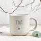 Personalisierte Tasse mit Name und passendem Holztablett als Geschenk-Set. Ideal für besondere Menschen, Freundin, Frau oder Kollegin zum Geburtstag, zu Weihnachten, Nikolaus oder Ostern. Die matte, gesprenkelte Keramiktasse mit 360 ml Fassungsvermögen in Beige passt perfekt zum hochwertig geölten Tablett aus Buchenholz mit Namensgravur. Schönes Geschenk für Freundschaft & Familie. Steingut Tasse. Personalisierte Geschenke