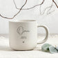 Personalisierte Keramiktasse mit Name und Gravur als liebevolles Geschenk für Mama, Papa, Oma oder Opa. Die hochwertige Kaffeetasse eignet sich perfekt für den täglichen Kaffee, Tee oder Cappuccino und überzeugt durch ihr zeitloses, schlichtes Design. Ideal als Geburtstagsgeschenk für Eltern, Geschenk zum Muttertag oder Vatertag. Durch die individuelle Personalisierung wird jede Tasse zu einem einzigartigen Erinnerungsstück, das Emotionen weckt und im Alltag Freude bereitet.