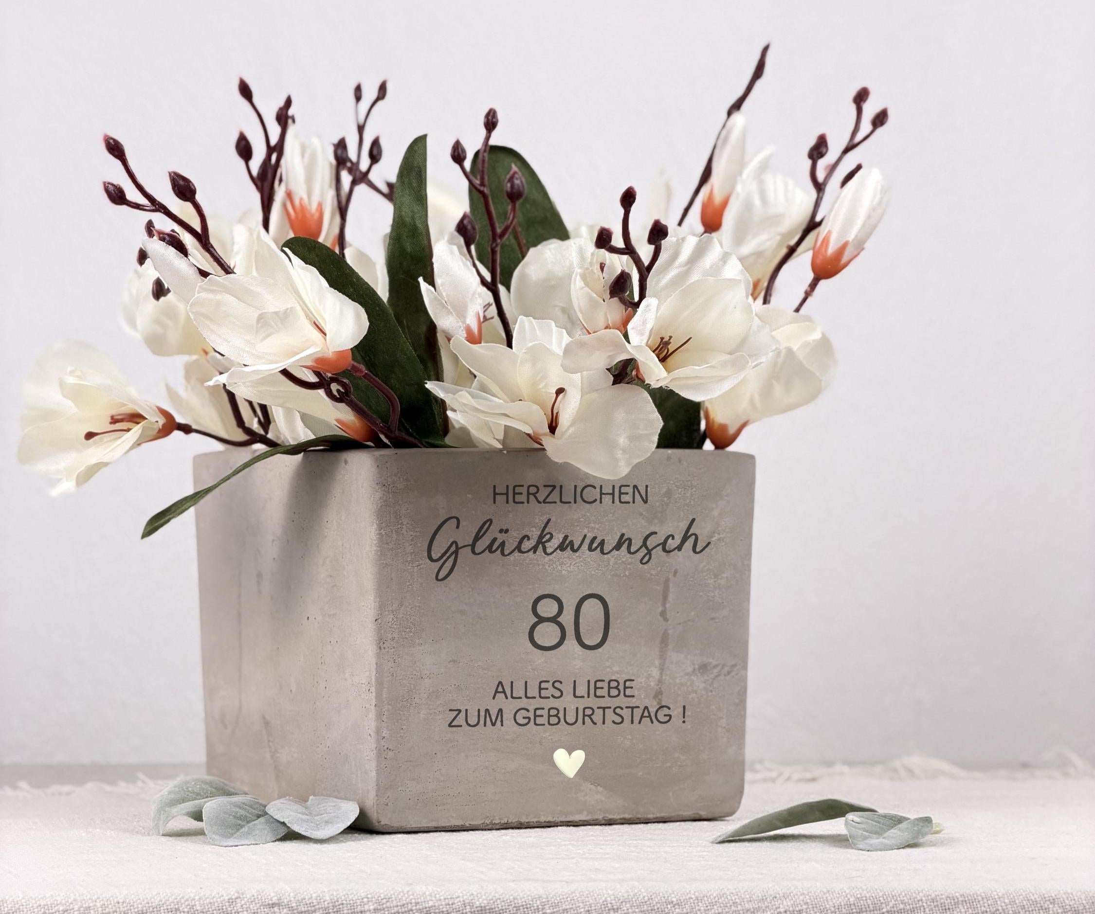 Blumentopf personalisiert mit Zahl und Wunschtext, stilvolles Geschenk zum runden Geburtstag, perfekt als Geburtstagsgeschenk für Frau, Mama oder Freundin, dekoratives Highlight für Zuhause