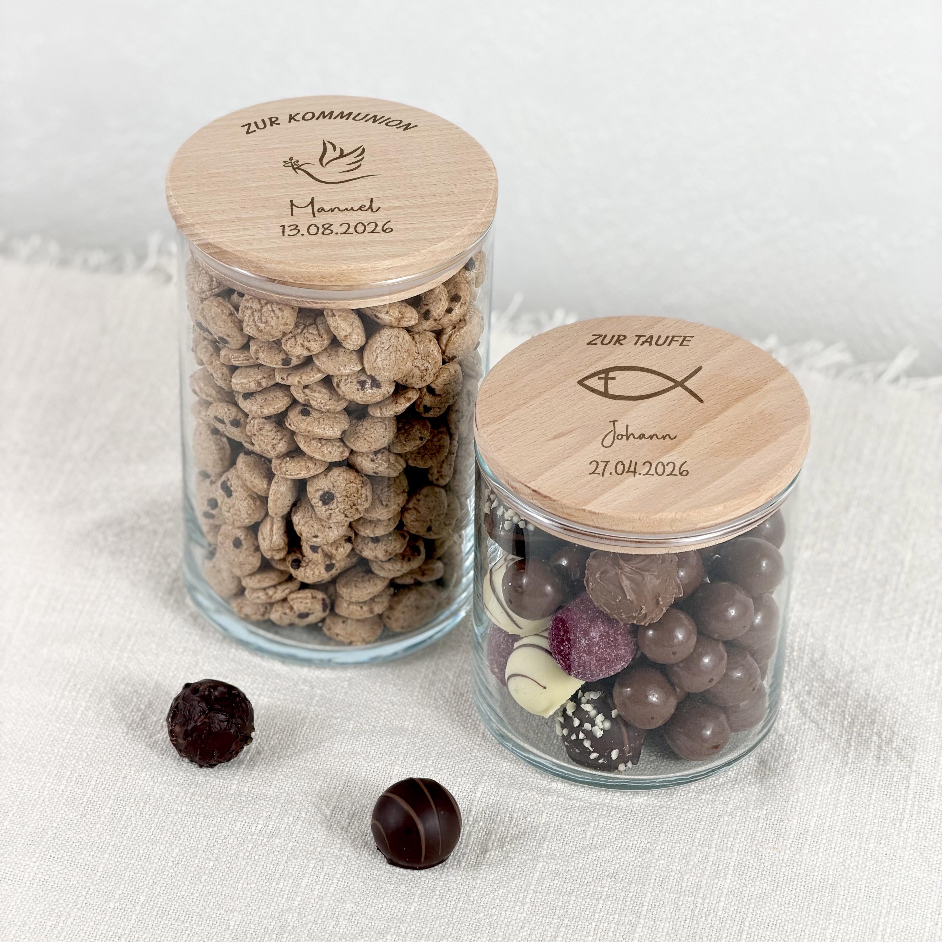 Taufgeschenk für Jungen und Mädchen, individuell mit Name gestaltet. Schlichtes, elegantes Design macht dieses Geschenk zu einer besonderen Aufmerksamkeit für Taufe, Kommunion oder Konfirmation. Hochwertig verarbeitet, zeitlos und langlebig – ein Geschenk mit bleibender Bedeutung.Vorratsglas Keksdose Vorratsdose Personalisiert mit Gravur.
