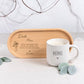 Kaffeetasse personalisiert mit Namen als besonderes Geschenk für Mama im eleganten Set mit Tablett. Perfekt als Muttertag Geschenkidee oder Geschenke für Mama zum Geburtstag. Hochwertige Keramik, liebevolles Design und individuelle Gestaltung machen dieses Geschenkset zu einer nachhaltigen und persönlichen Aufmerksamkeit.