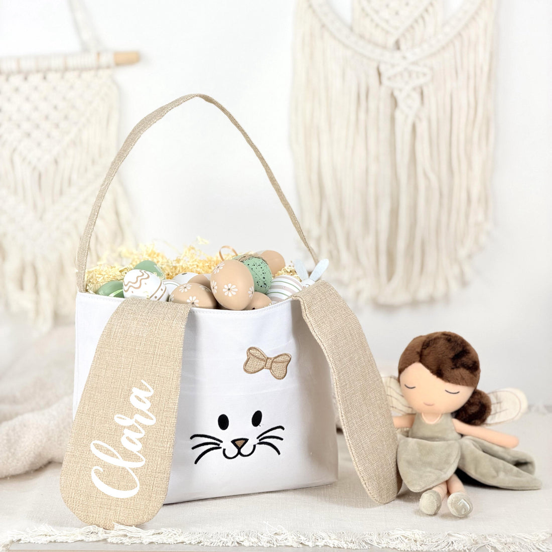 Osterkorb Mädchen mit Namen, personalisiertes Ostergeschenk Kinder im Hasen Design. Ideal für die Eiersuche Kinder im Garten oder Haus. Dieses Osterkörbchen ist dekorativ, praktisch und jedes Jahr wieder verwendbar.