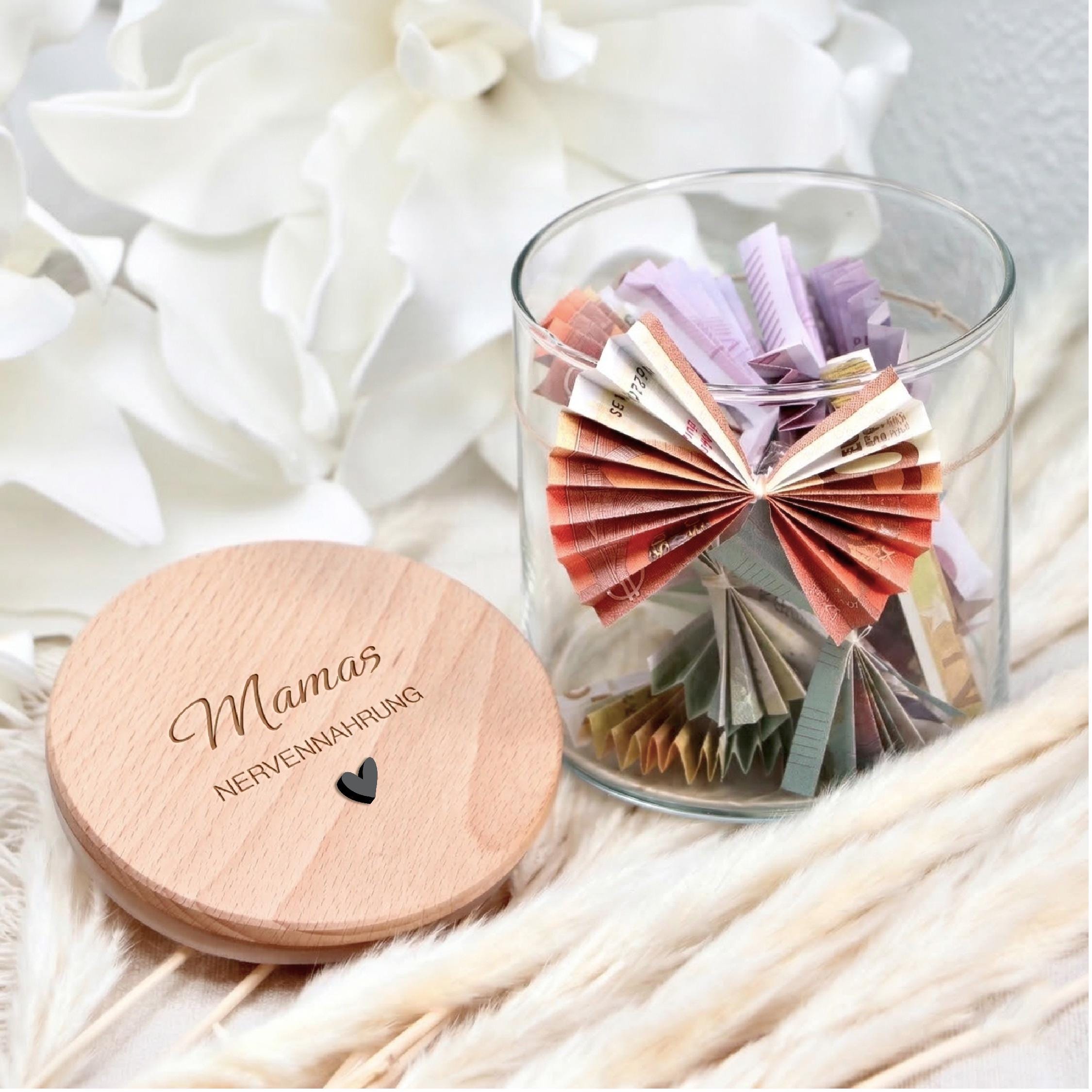 Personalisiertes Mama Geschenk im Vorratsglas mit individueller Beschriftung, liebevoll gestaltetes Naschglas als Muttertagsgeschenk, perfekt für Süßigkeiten und Nervennahrung, geeignet als Geburtstagsgeschenk Mama oder als kleine Aufmerksamkeit, dekorativ und praktisch zugleich.