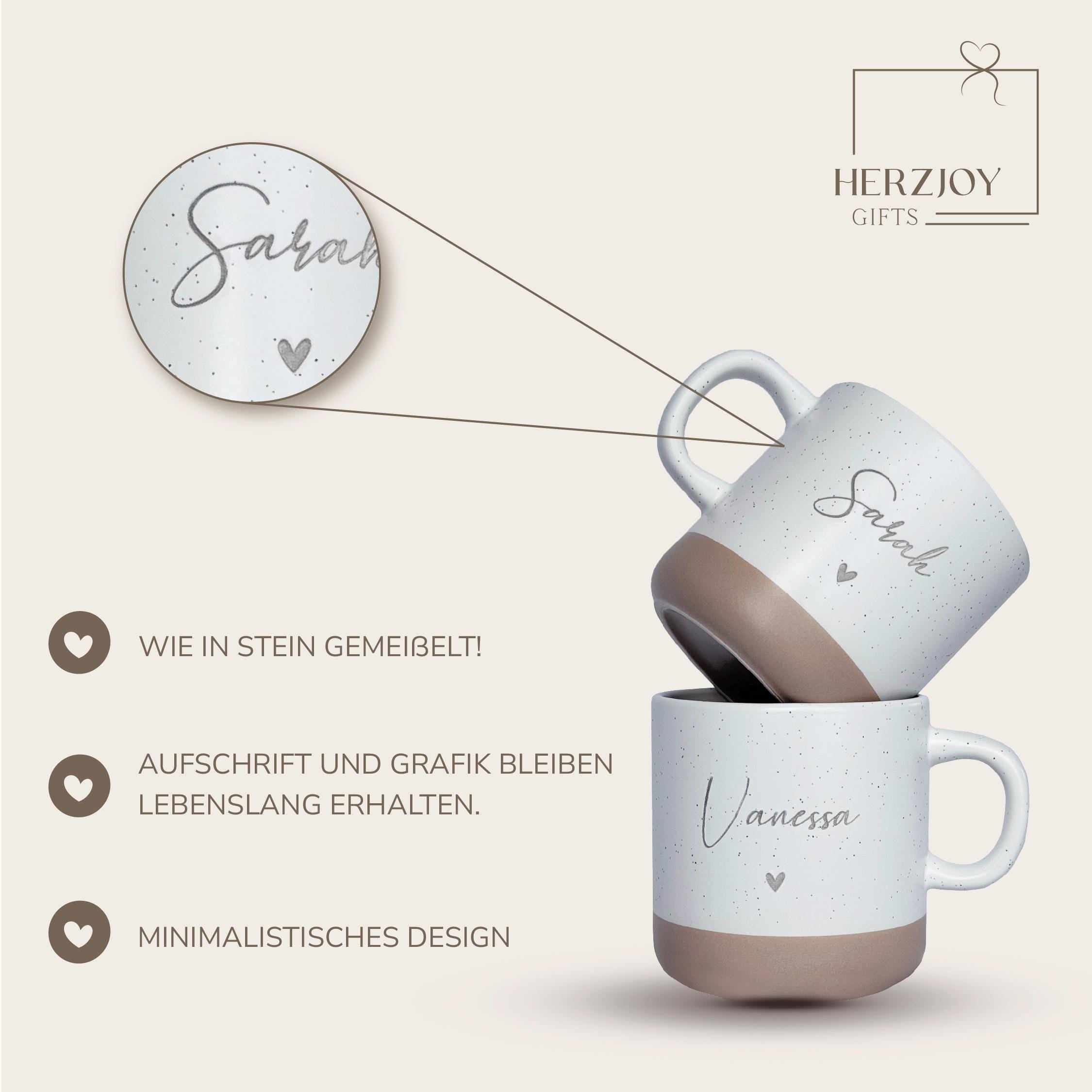 Personalisiertes Geschenkset für Brautpaar mit Keramiktasse und Tablett, Mr Mrs Gravur, individuelles Hochzeitsgeschenk, ideal für Kaffee oder Tee, liebevolle Geschenkidee.