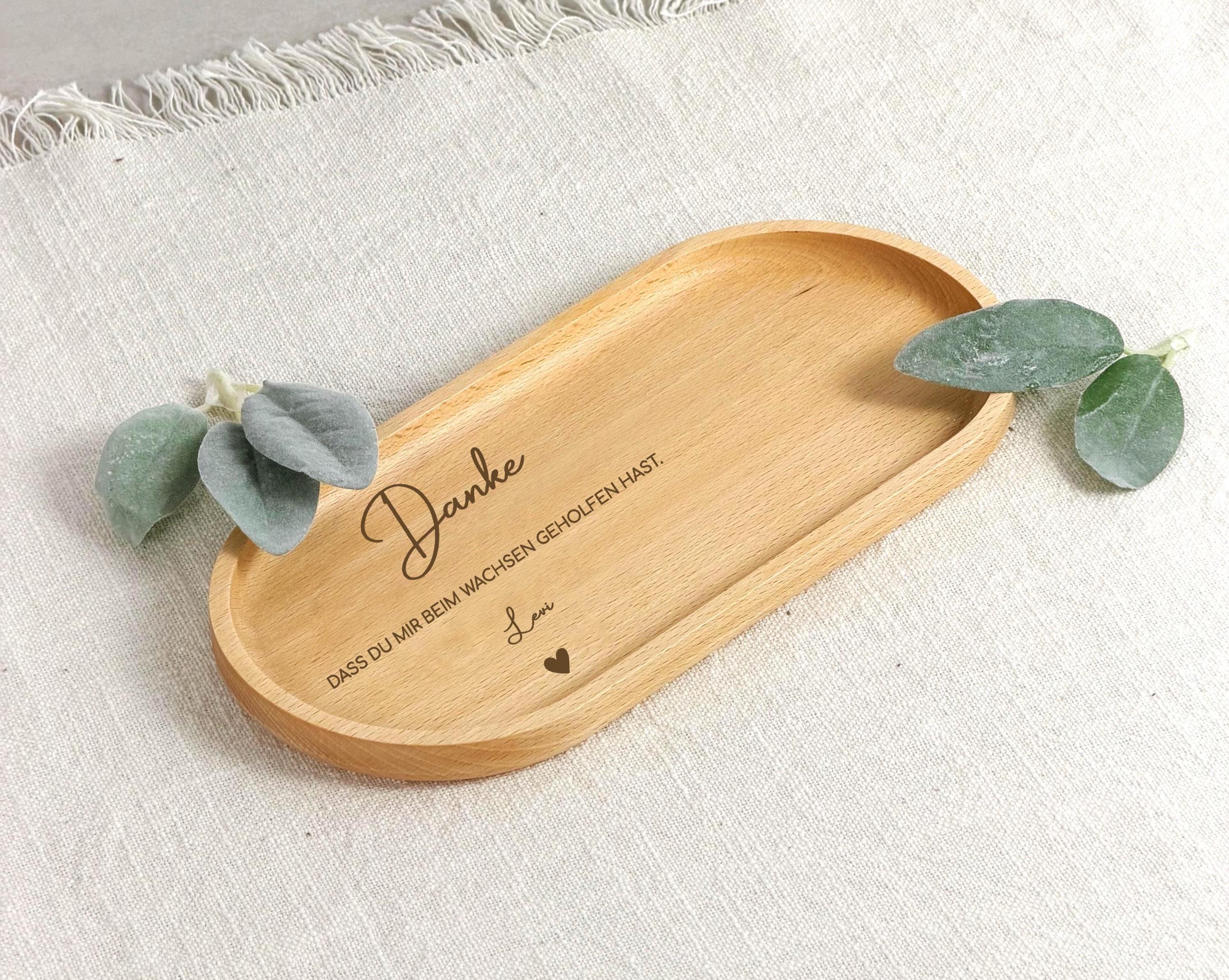 Geschenkset Tasse mit Tablett als personalisierte Tasse für Hebamme oder Doula mit Name. Diese Kaffeetasse personalisiert eignet sich als Hebamme Dankeschön Geschenk und als Abschiedsgeschenk Hebamme. Perfekt als Geschenk Geburt personalisiert und als kleine Geschenke Hebamme, die sowohl praktisch als auch emotional sind und eine schöne Erinnerung darstellen.