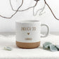 Geburtstagsgeschenk Tasse personalisiert mit Name und Alter. Diese hochwertige Keramiktasse ist ideal als Geschenk zum runden Geburtstag für Frau, Freundin oder Kollegin. Perfekt für 30 40 50 60 70 80 90 Jahre und eine stilvolle Überraschung mit individueller Gravur.