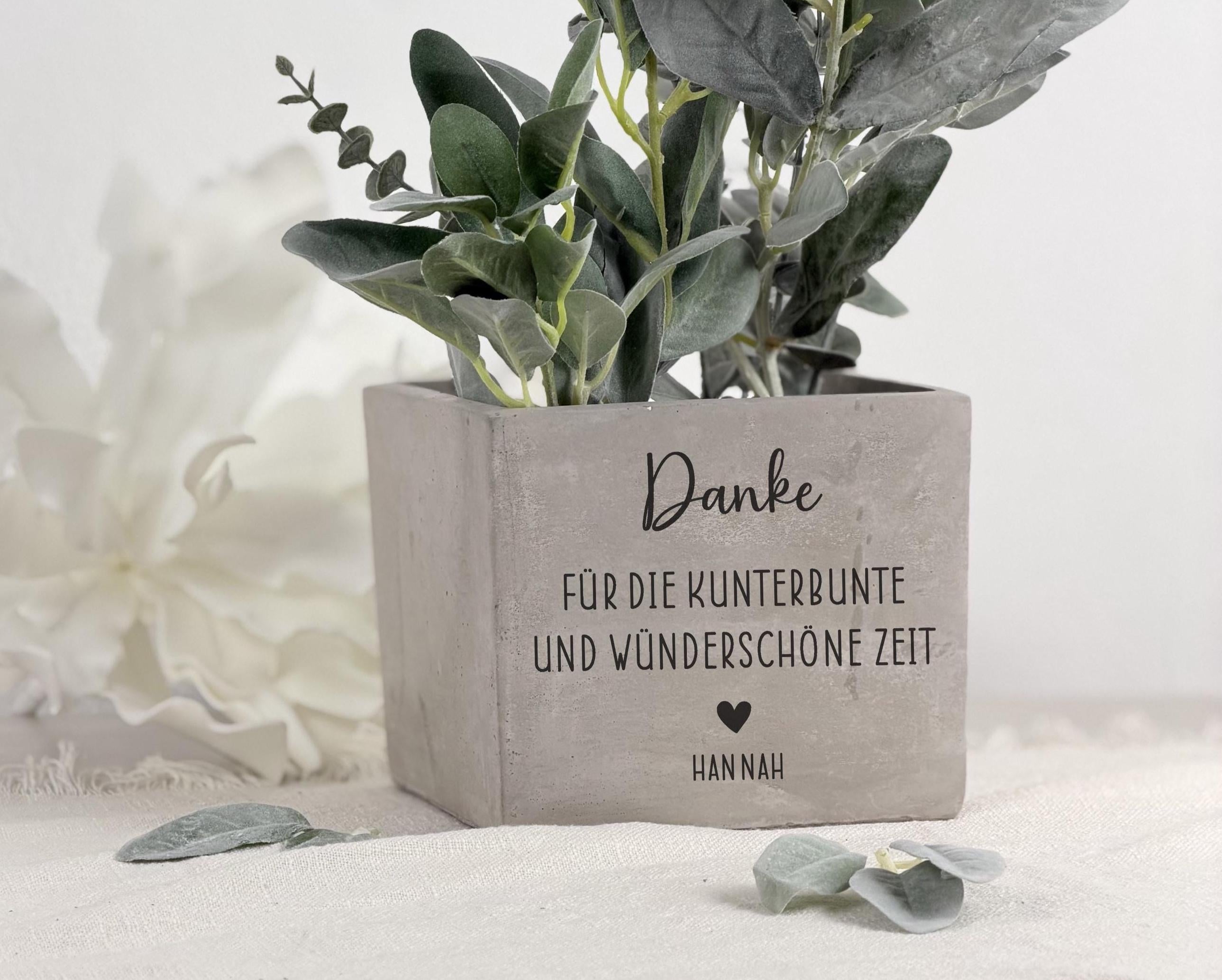 Abschiedsgeschenk Kindergarten als personalisierter Blumentopf mit Spruch für Erzieherin. Perfekt als Danke Geschenk von Kindern und Eltern zum Jahresende, Kita Abschied oder Gruppenabschied.