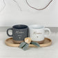 Personalisierte Teetasse für Mama als Geschenkset mit Tablett. Diese Keramiktasse mit Name eignet sich als Muttertagsgeschenk oder Geburtstagsgeschenk Mama. Das Holztablett mit Gravur rundet das Set ab und macht es zu einem individuellen Geschenk für Mama mit emotionalem Wert und praktischer Nutzung im Alltag.