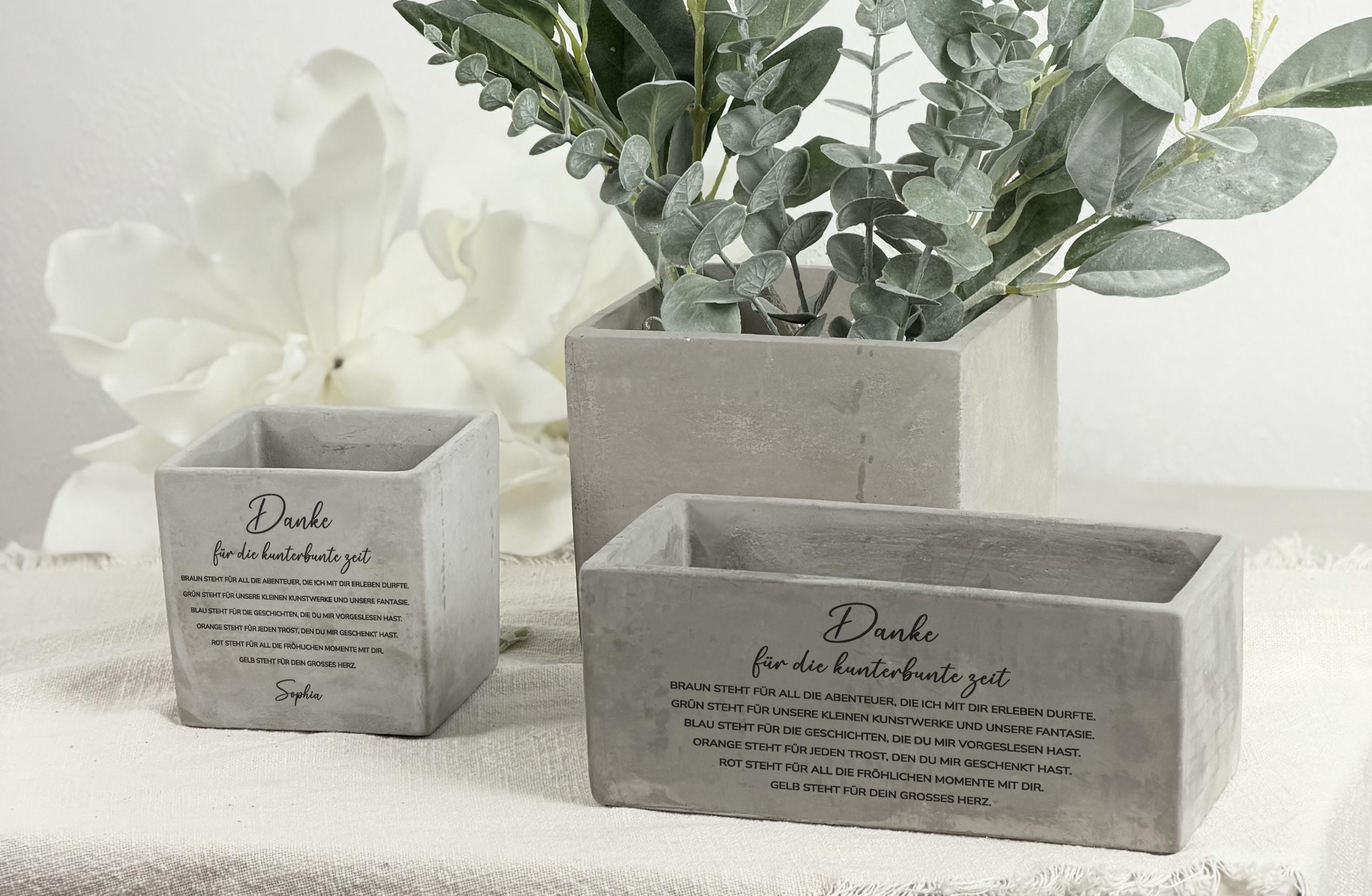 Dankeschön Geschenk Abschied als personalisierter Blumentopf mit Name und Spruch. Perfekt geeignet für Erzieherin, Lehrer oder Tagesmutter als liebevolle Aufmerksamkeit zum Abschied, Ruhestand oder Wechsel.