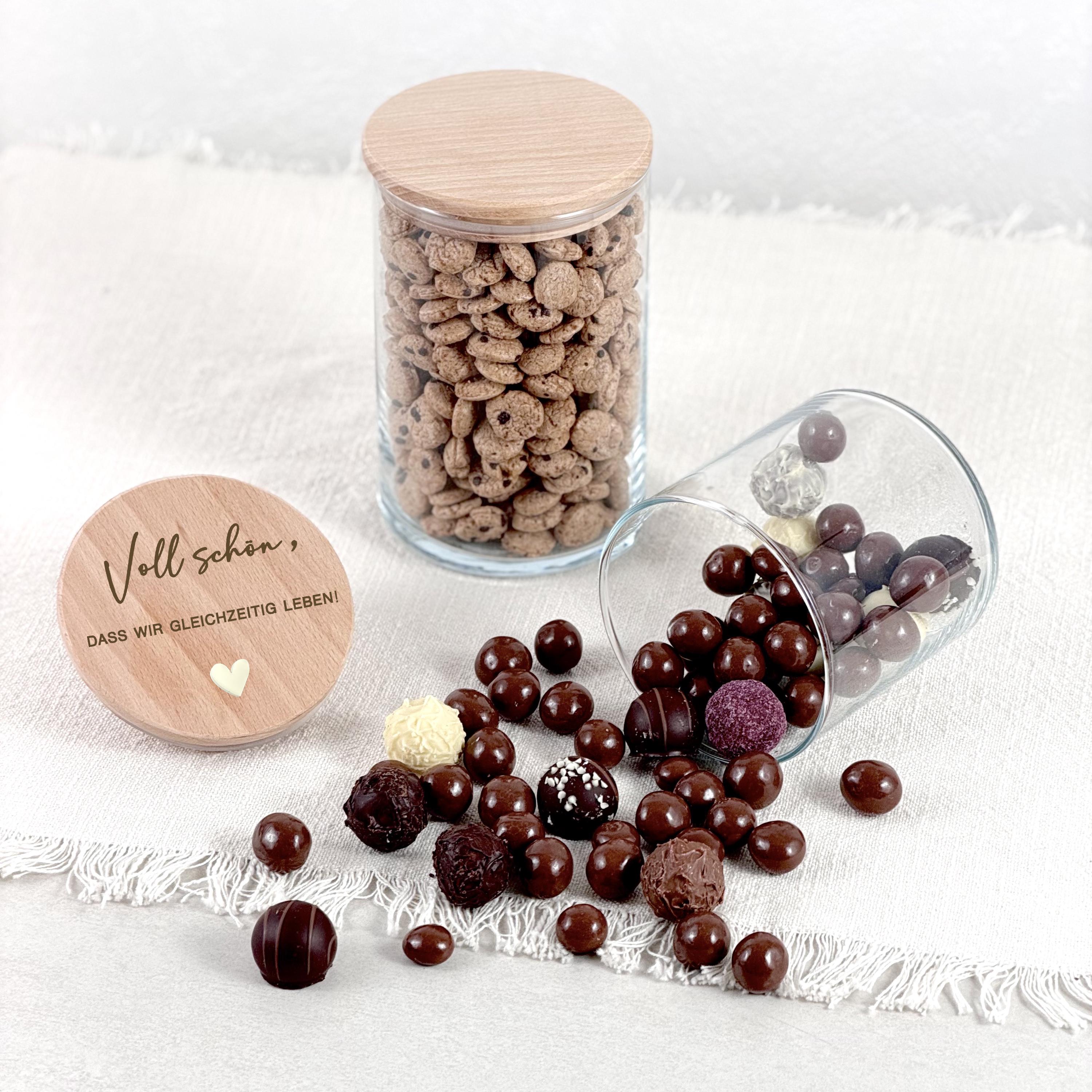 Geburtstagsgeschenk mit Namen als personalisiertes Vorratsglas für Freundin oder Schwester. Dieses Glas mit Gravur eignet sich als Geschenk für sie, als Keksdose oder als kreative Verpackung für Geldgeschenke. Eine besondere Geschenkidee Geburtstag Frau mit persönlicher Gestaltung.