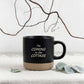 Keramiktasse „I’m coming to the cottage“ als perfektes Geschenk für Fans von Heated Rivalry und Romance Büchern. Diese hochwertige Kaffeetasse ist inspiriert vom bekannten Zitat und ideal für Leserinnen und Leser, die Enemies to Lovers Geschichten, Hockey Romance und emotionale Slow Burn Storys lieben. Perfekt für Kaffee, Tee und gemütliche Lesestunden zuhause oder im Büro.