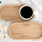 Tasse personalisiert mit Namen und passendes Tablett als Geschenkset zur Hochzeit, Mr Mrs Gravur, individuelles Geschenk für Braut und Bräutigam, hochwertiges Keramikset, perfektes Mitbringsel, dekorativ und praktisch zugleich. Tassen-Set für Hochzeitspaare mit individueller Personalisierung, eine stilvolle Geschenkidee für Braut, Bräutigam und besondere Anlässe.