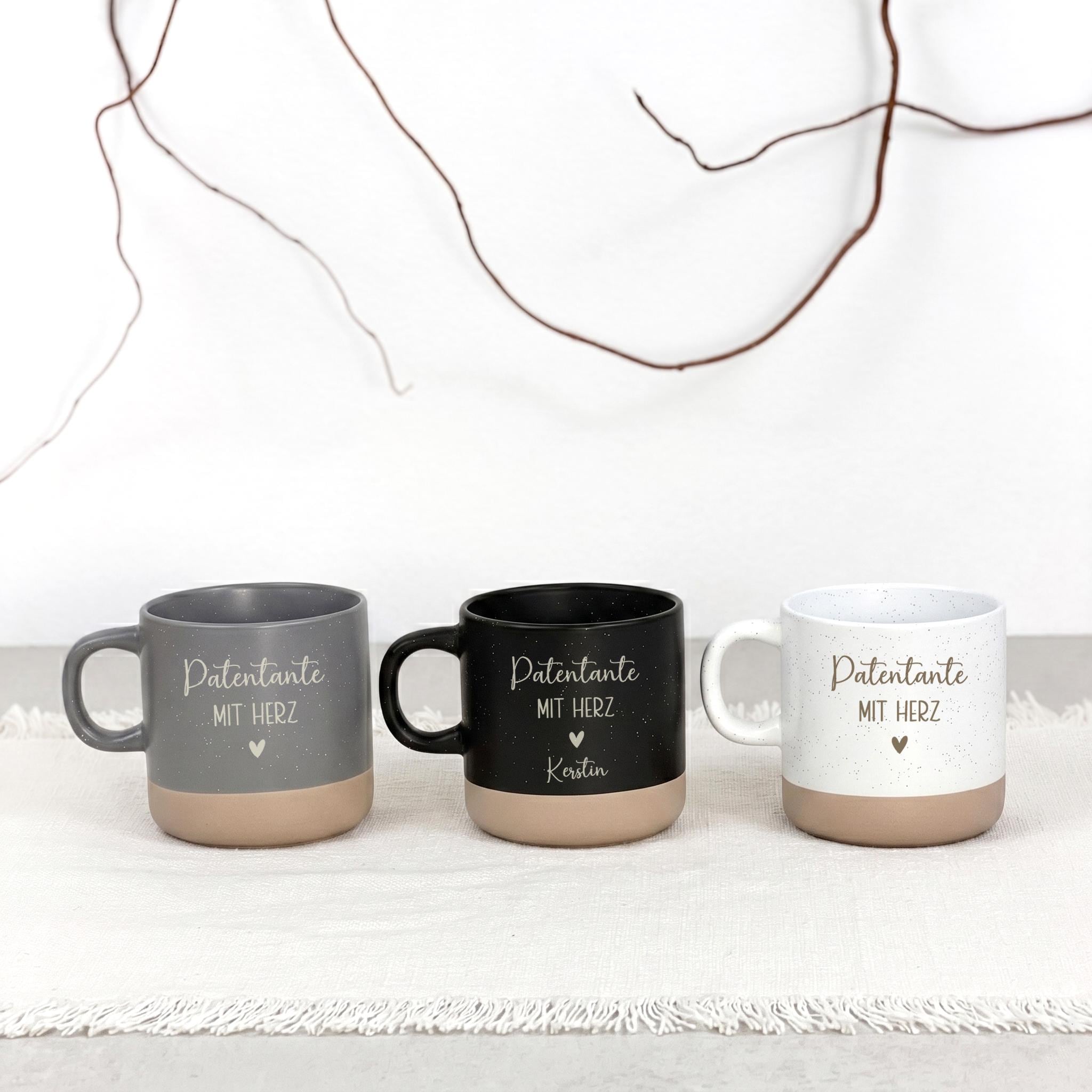 Willst du meine Patentante sein Tasse mit Name und Gravur. Diese personalisierte Keramiktasse ist eine originelle Möglichkeit, die zukünftige Patentante zu fragen und ihr eine bleibende Erinnerung zu schenken.