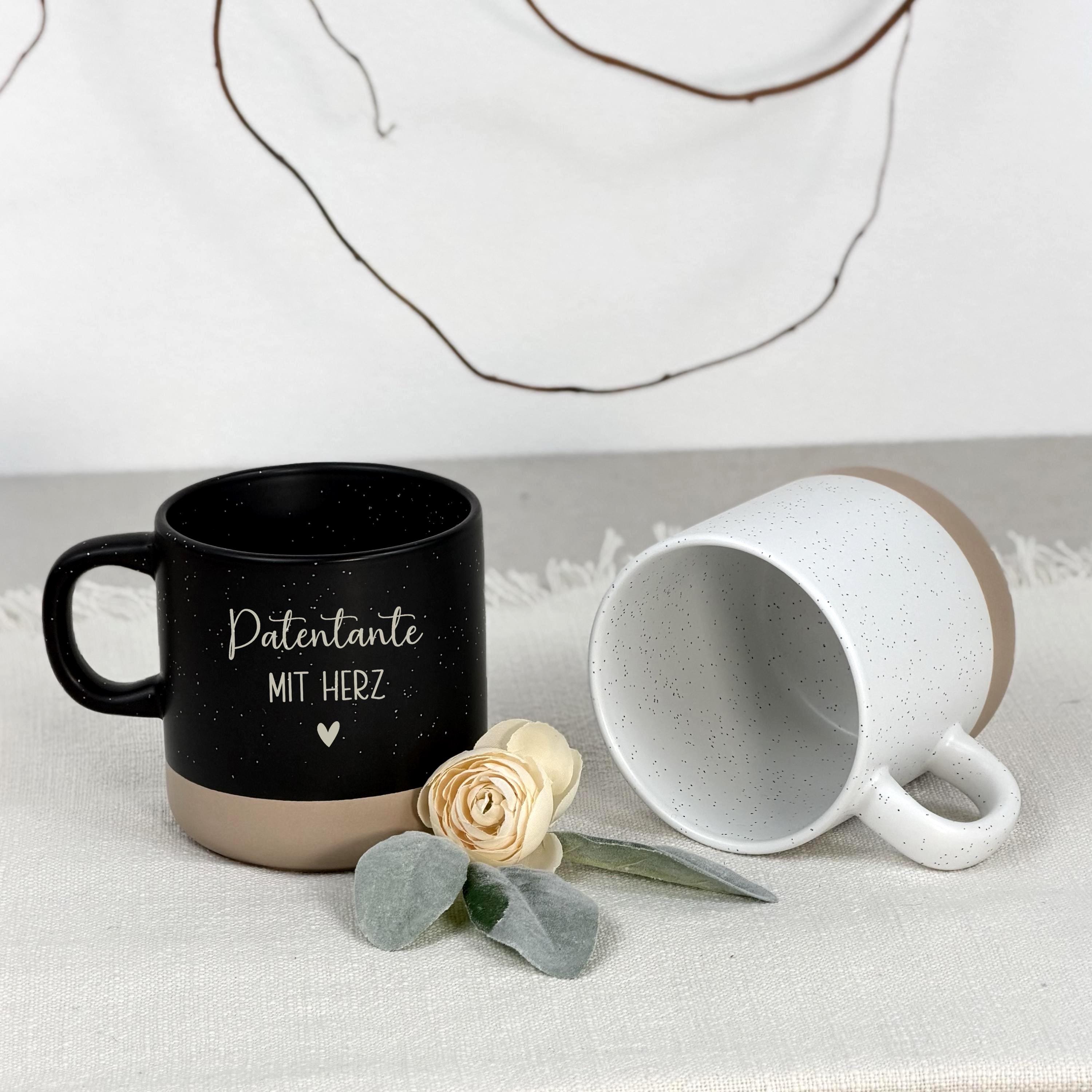 Personalisierte Tasse Patentante Geschenkidee mit Name und Herzmotiv. Diese Tasse ist perfekt für Patenschaftsfrage, Taufe oder als kleines Dankeschön Geschenk für die Patentante.