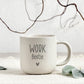Kollegin Abschiedsgeschenk als personalisierte Tasse mit Name und Holztablett Gravur. Dieses Geschenkset eignet sich als Arbeitskollegin Geschenk, Ruhestand Geschenk Tasse oder Geschenk zum Jobwechsel. Ideal für Kaffee oder Tee und eine schöne Erinnerung an gemeinsame Arbeitszeit.