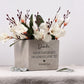 Personalisierter Blumentopf mit dem Spruch „Kleine Menschen brauchen so große Herzen wie deins“. Eine liebevolle Geschenkidee für Erzieherin, Lehrerin oder Tagesmutter zum Abschied im Kindergarten, in der Kita oder zum Schuljahresende. Perfekt als Dankeschön mit emotionaler Bedeutung.