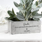Blumentopf personalisiert als Abschiedsgeschenk für Erzieherin mit liebevollem Spruch. Dieses besondere Geschenk eignet sich ideal für Kindergarten, Kita oder Schule und bleibt als schöne Erinnerung lange erhalten.