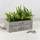 Abschiedsgeschenk Erzieherin als personalisierter Blumentopf mit inspirierendem Spruch. Ideal für Blumen oder Pflanzen und eine schöne Möglichkeit, Danke zu sagen zum Kita Abschied, Schuljahresende oder Ruhestand. Ein Geschenk mit Herz und persönlicher Bedeutung.