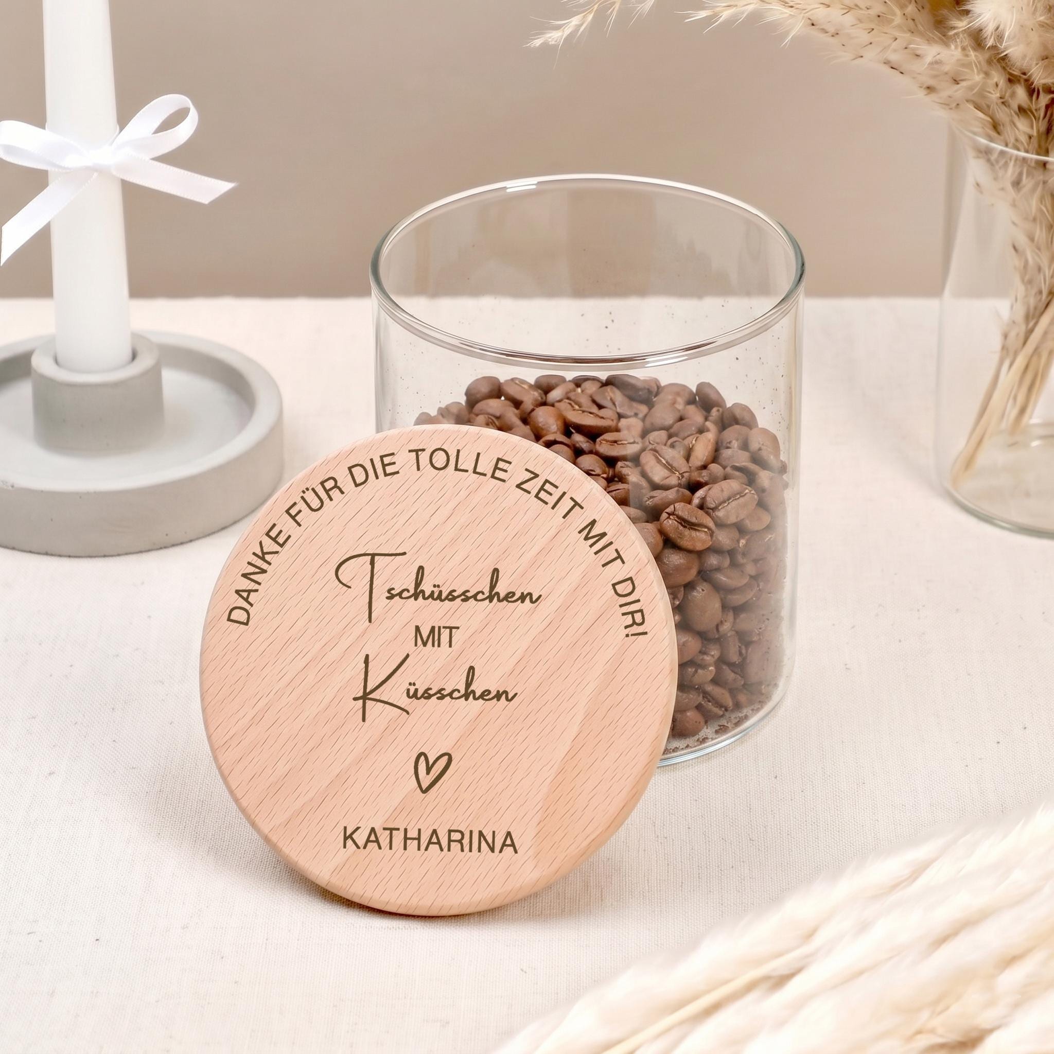Geschenk für Kollegin als personalisiertes Vorratsglas mit liebevoller Botschaft. Ideal als kleine Aufmerksamkeit zum Abschied, zur Elternzeit oder zum Wechsel in eine neue Firma.